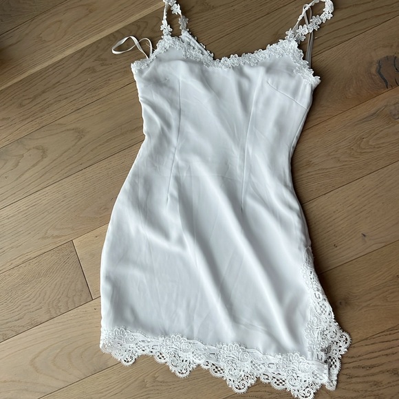 REVOLVE mini dress white with lace detail - Picture 3 of 4